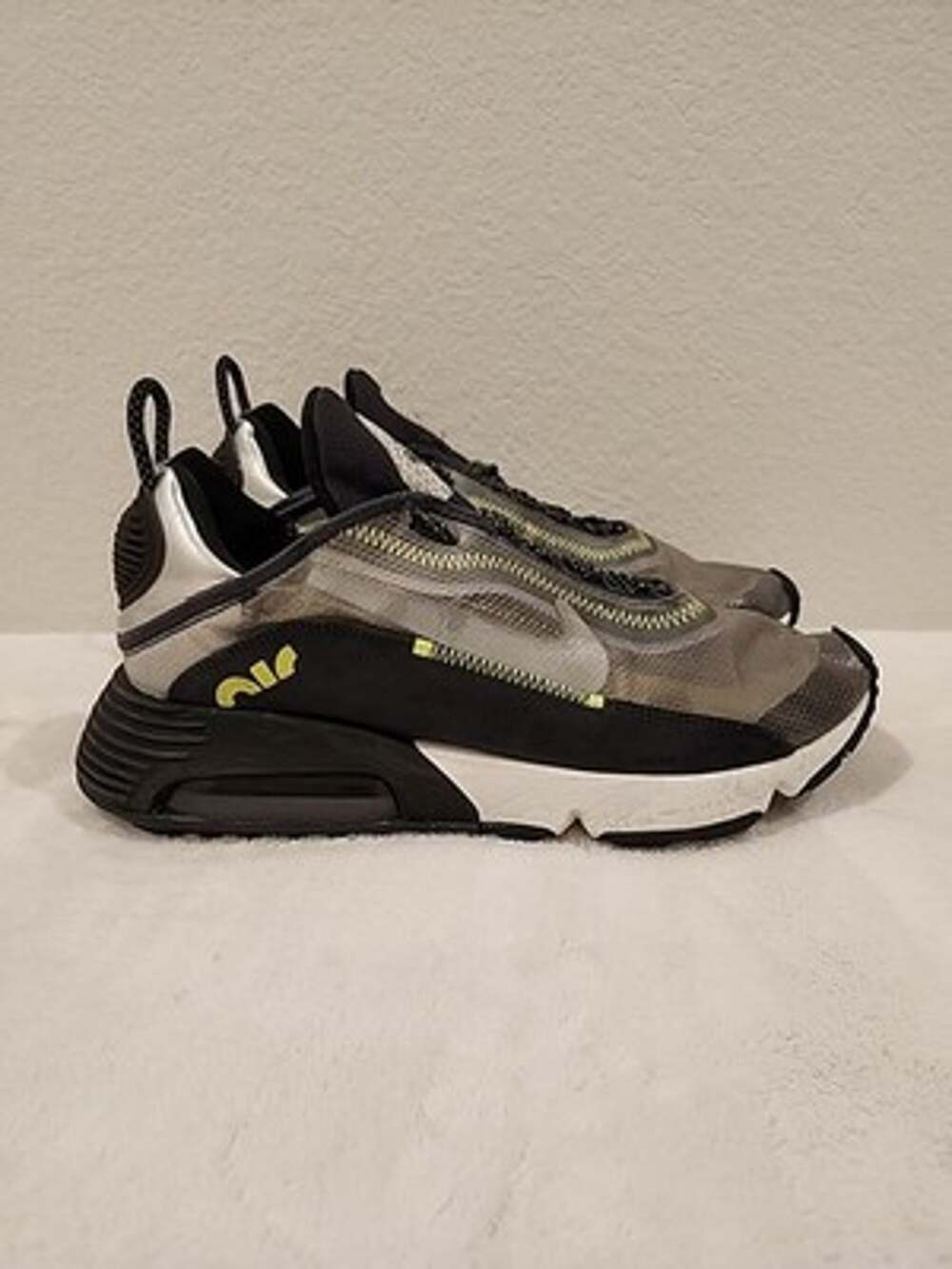 Men's 10.5 Nike Air Max 2090 SE Anthracite Gray Black Neon Yellow Shoes